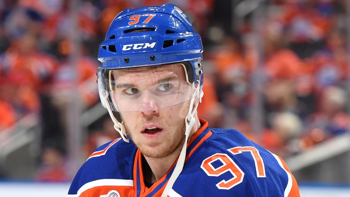 McDavid chega a 100 pontos e faz história