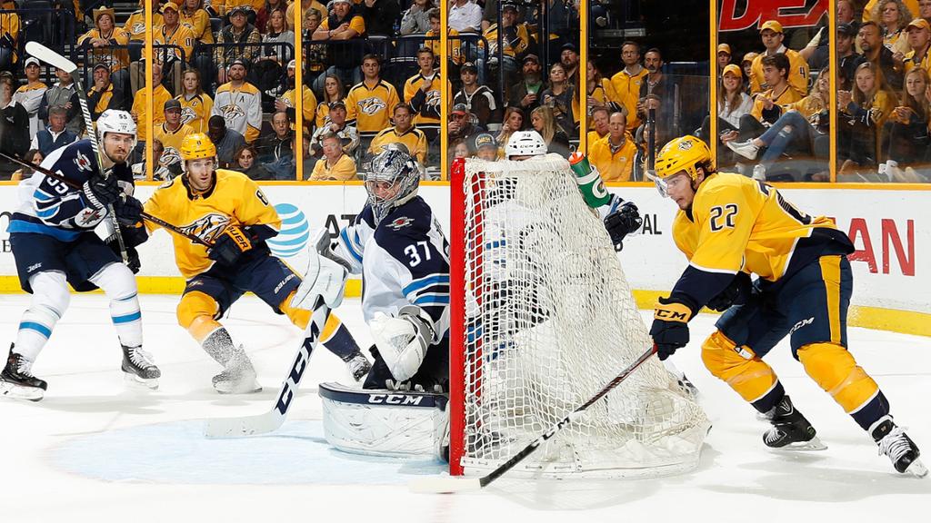 Hellebuyck contém ataque de Nashville e Jets levam Jogo 1