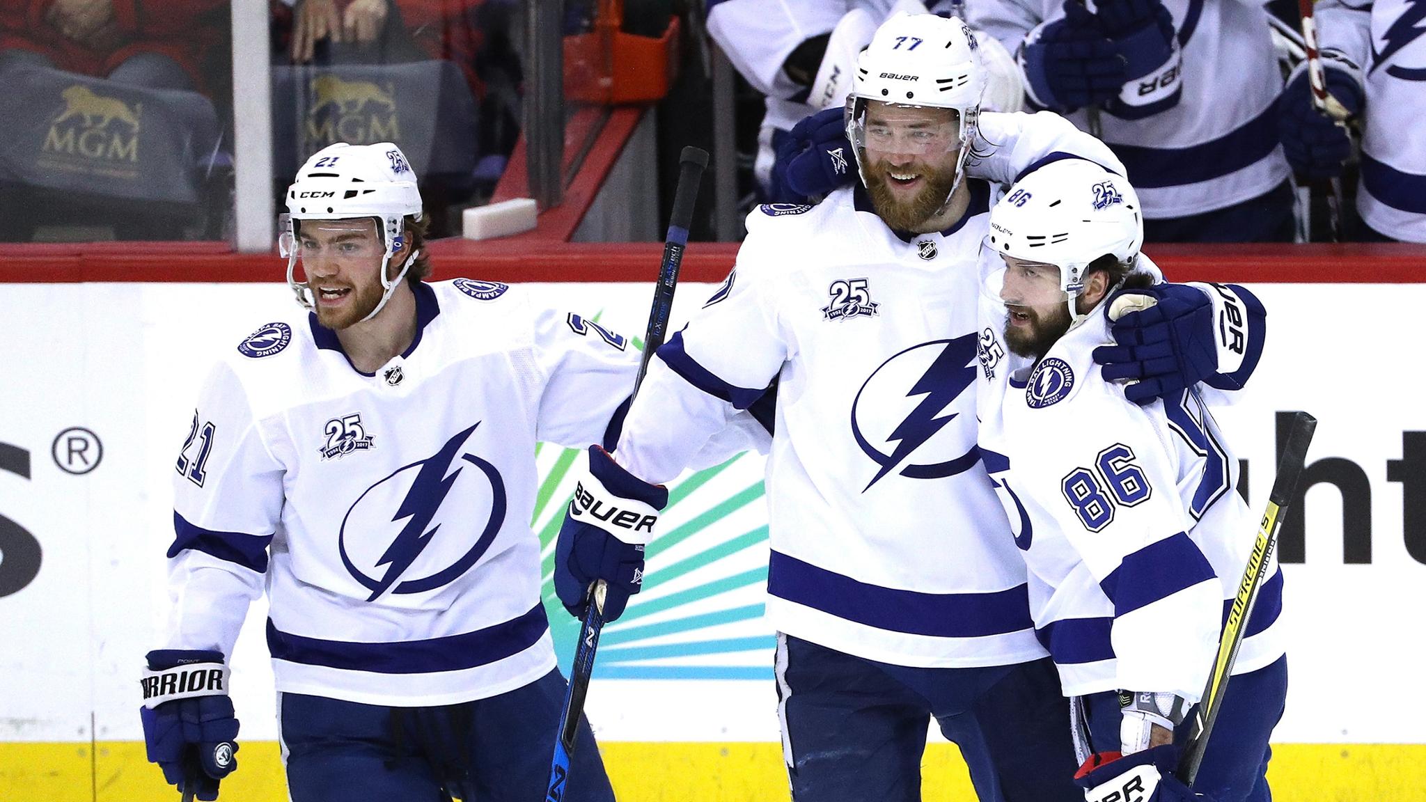 Bolts vencem jogo 3 da série