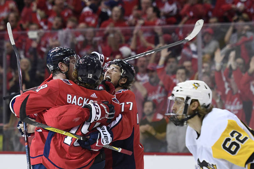 Capitals e Jets a um jogo de fechar a série