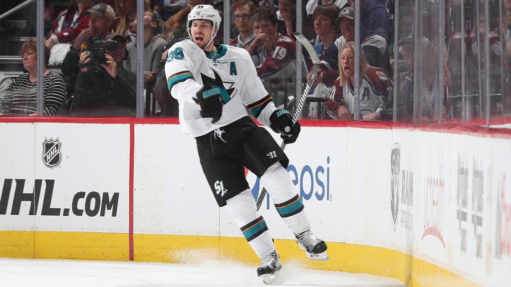 Hat trick de Couture coloca Sharks à frente; Columbus assume lideraça na série