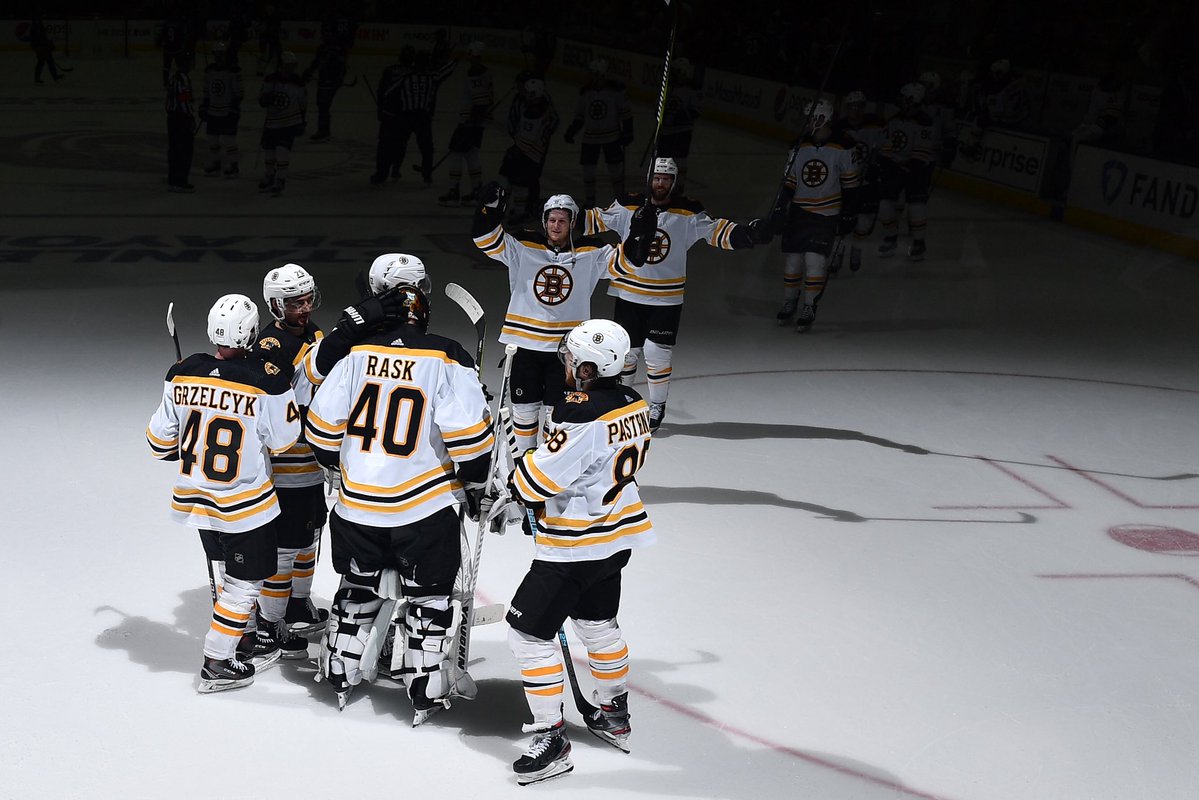 Boston Bruins e Colorado Avalanche empatam as séries