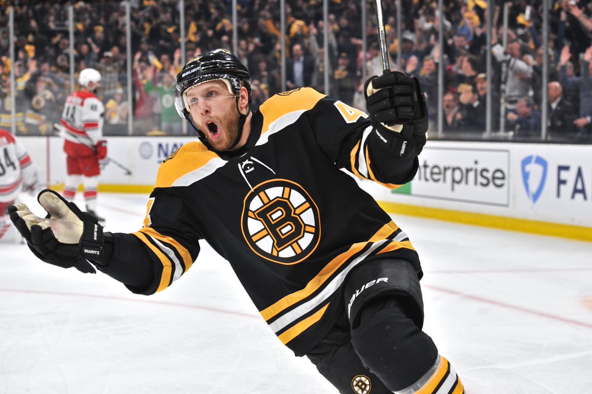 Estreia de vitória para o Boston Bruins na final de Conferência