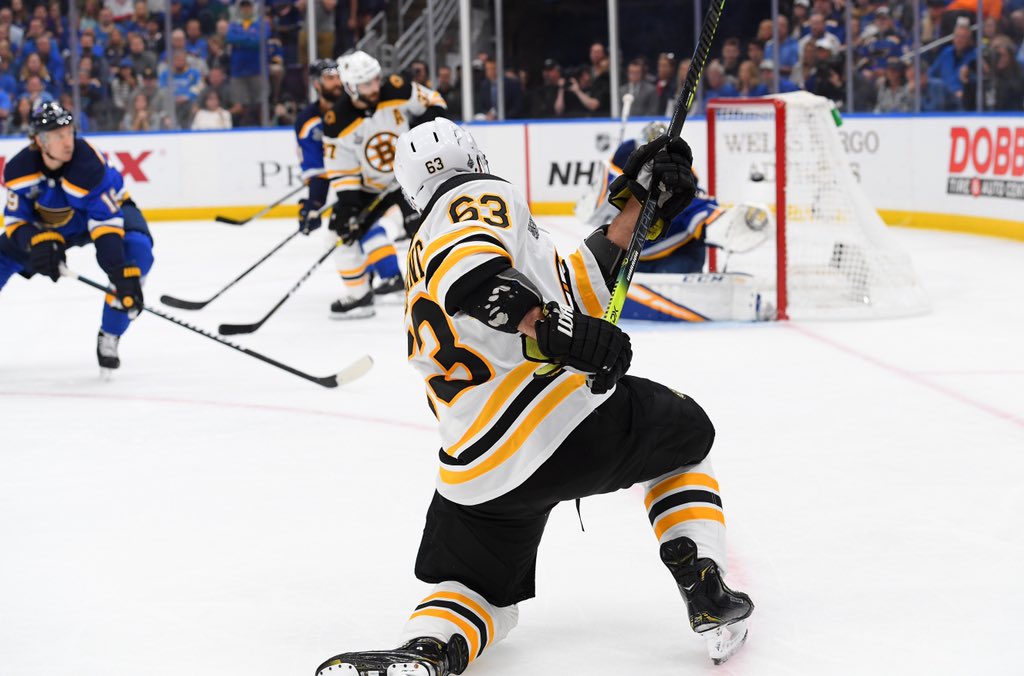 Boston força Jogo 7 e faz goleada nos Blues