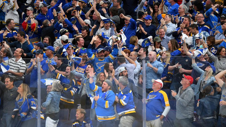 Blues empatam série com vitória de 4 a 2 no Boston