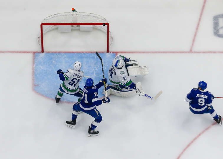 Lightning para “streak” de Vancouver