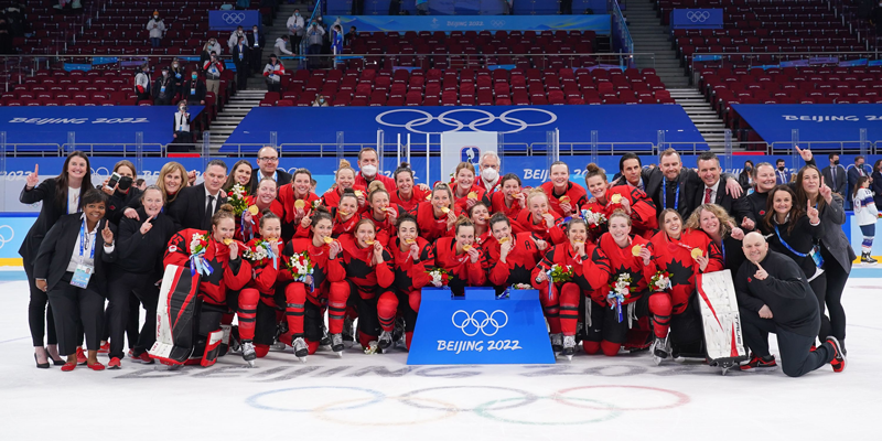 Seleção feminina canadense conquista o ouro olímpico.